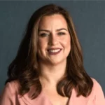 sara hughes sorrindo